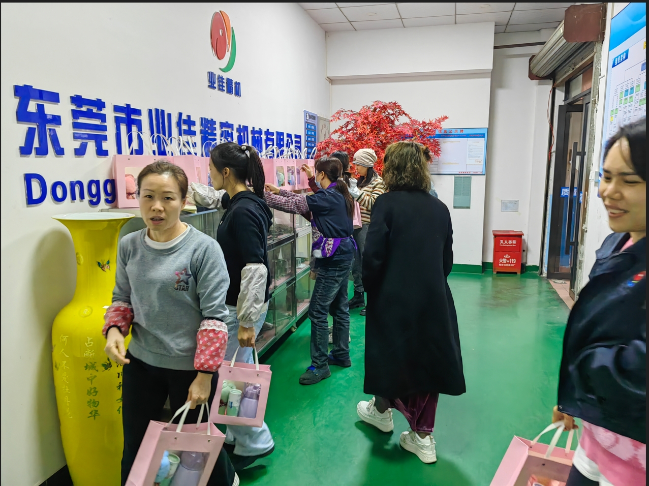 女神節,東莞市業佳精密機械為全體女職工準備的心意
